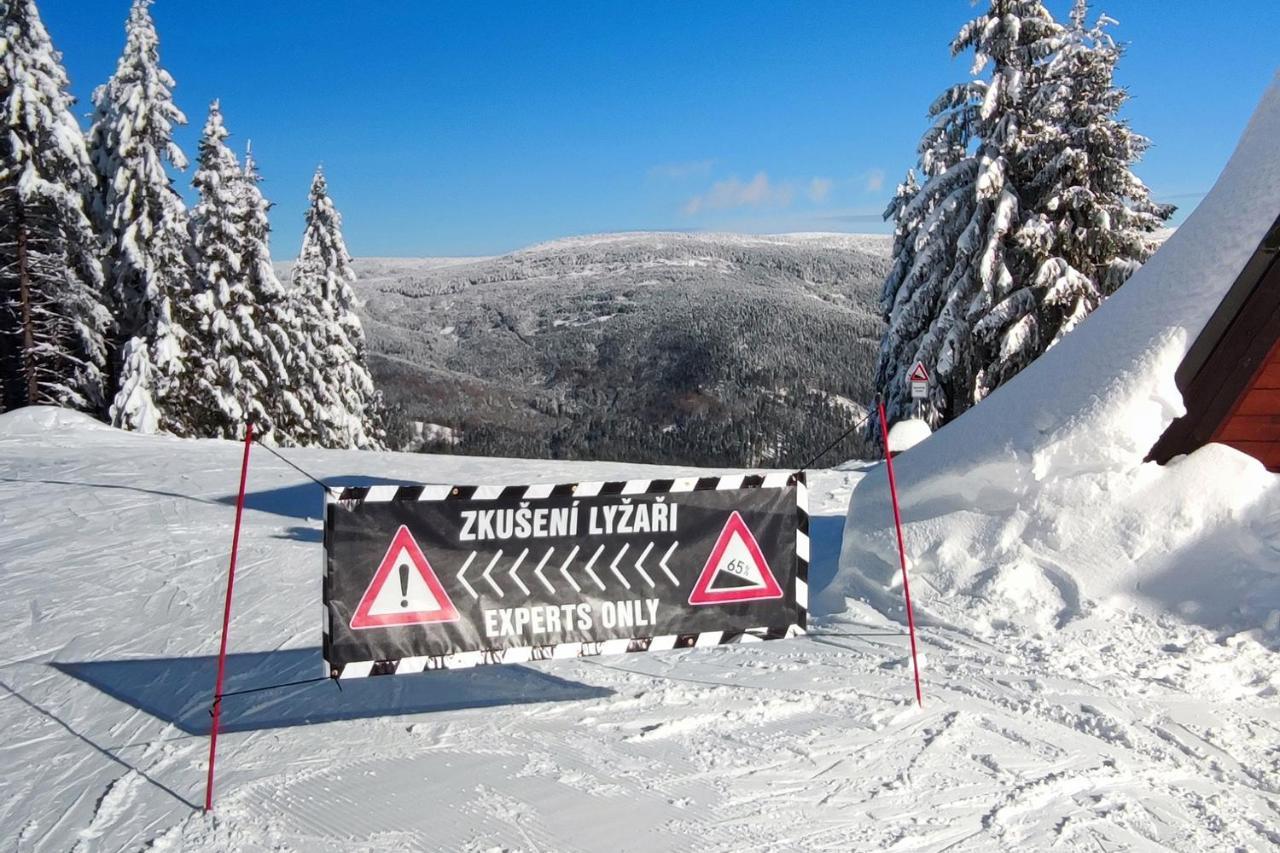 Enjoyharrachov - Atraktivni Slunny Klimatizovany Apartman 14 V Centru Harrachova Se Saunou, Parkovanim, Wifi-Wlan, Sat, Herni Konzoli, Pc S Win 10, Netflix Zdarma A Moznosti Dobijeni Auta S Jedinecnym Vyhledem Na Certovu Horu Se Skokanskymi Mustky Exteriör bild