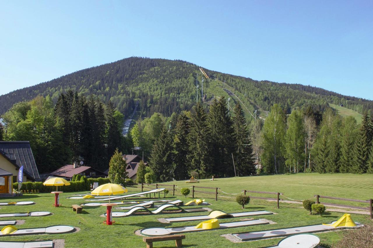 Enjoyharrachov - Atraktivni Slunny Klimatizovany Apartman 14 V Centru Harrachova Se Saunou, Parkovanim, Wifi-Wlan, Sat, Herni Konzoli, Pc S Win 10, Netflix Zdarma A Moznosti Dobijeni Auta S Jedinecnym Vyhledem Na Certovu Horu Se Skokanskymi Mustky Exteriör bild