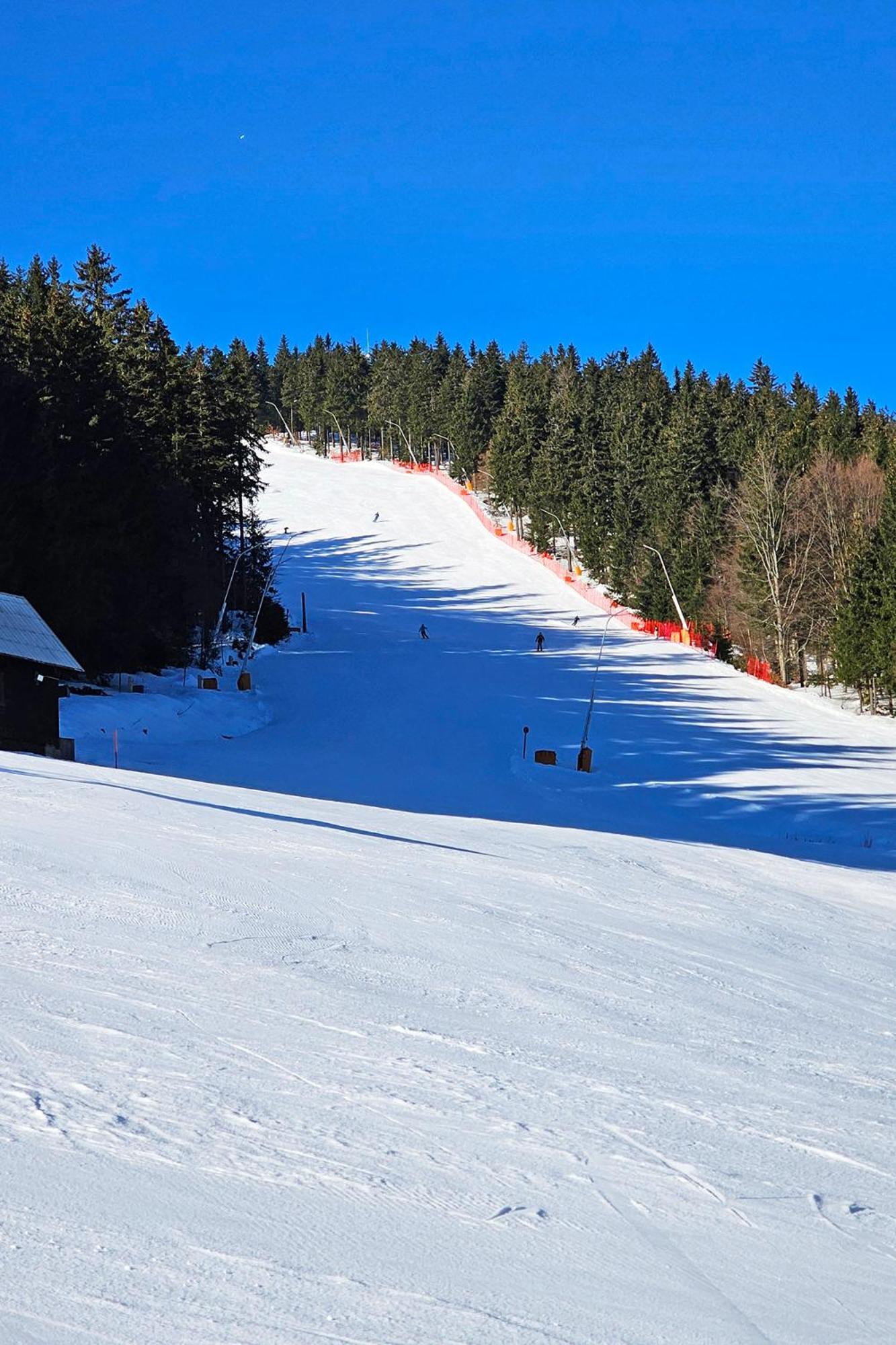Enjoyharrachov - Atraktivni Slunny Klimatizovany Apartman 14 V Centru Harrachova Se Saunou, Parkovanim, Wifi-Wlan, Sat, Herni Konzoli, Pc S Win 10, Netflix Zdarma A Moznosti Dobijeni Auta S Jedinecnym Vyhledem Na Certovu Horu Se Skokanskymi Mustky Exteriör bild