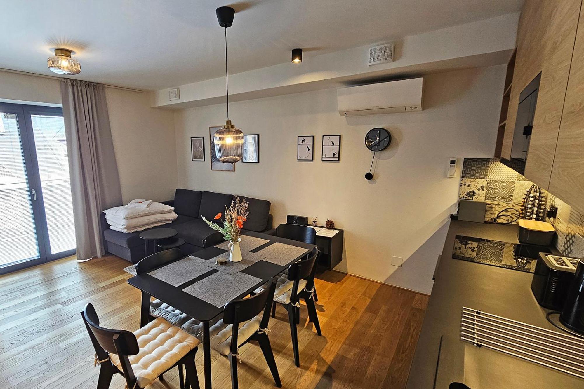 Enjoyharrachov - Atraktivni Slunny Klimatizovany Apartman 14 V Centru Harrachova Se Saunou, Parkovanim, Wifi-Wlan, Sat, Herni Konzoli, Pc S Win 10, Netflix Zdarma A Moznosti Dobijeni Auta S Jedinecnym Vyhledem Na Certovu Horu Se Skokanskymi Mustky Exteriör bild
